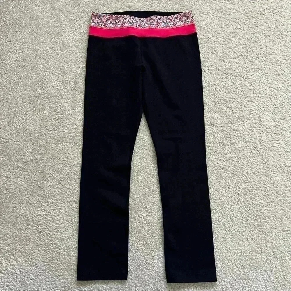 Lululemon Leggings Black & Flowers Women’s Size 8 Gym Active Yoga